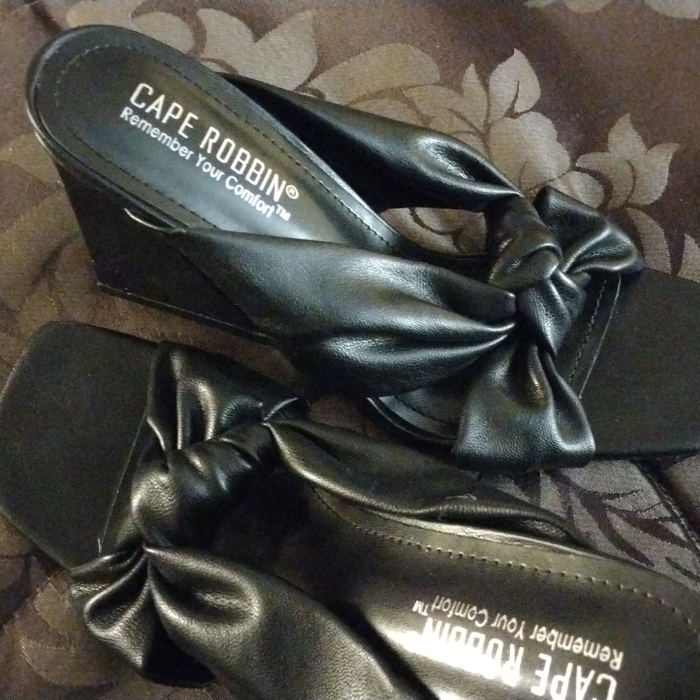 Sandals - Picture 3 of 4